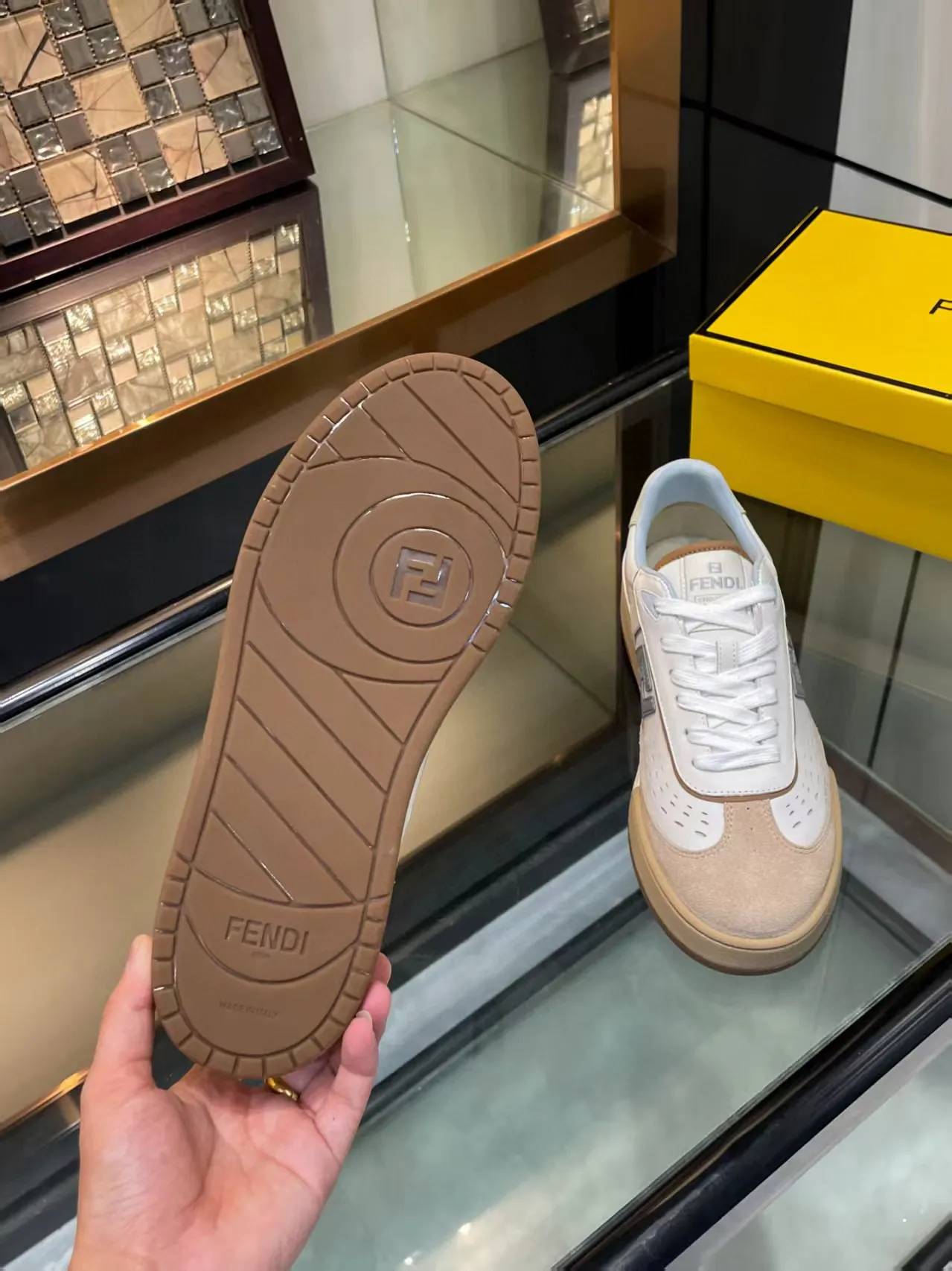 Factory price: 600💰Top version for couples Fendi 2025 New Year Hot Series [Couples👫Casual Sports Shoes] FD match Original Purchased One to One Reproduction The first sports shoe fendi match created by designer Kim Jones and Donkey Brand Trainer basketball sneakers, fresh blood injected with FF retro design Super good-looking and versatile, the upper is made of cowhide and cowhide splicing combination, with raised double F on the side The logo lining is made of terry velvet ✔️ Super soft on the feet, lightweight, comfortable to match with sweatshirts, Fabric: Cowhide ➕ Cow color matching, Outsole: Original open mold multi-color color matching sole, Packaging: Original full set of packaging, Size: Women's 35-40 / Men's 38-44, customized 45